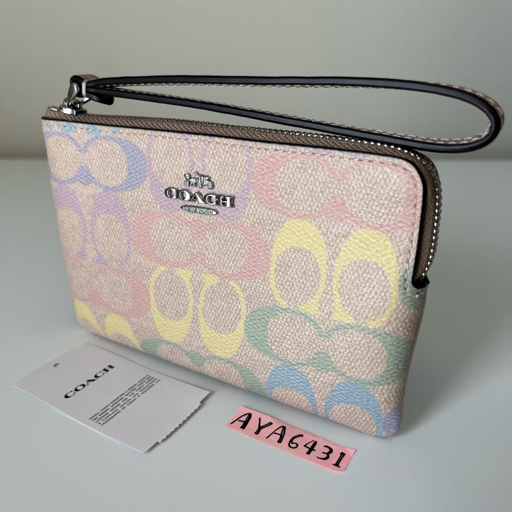 Coach wristlet🎈🎈 - Picture 1 of 7